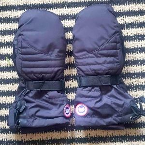 Canada Goose mittens XS